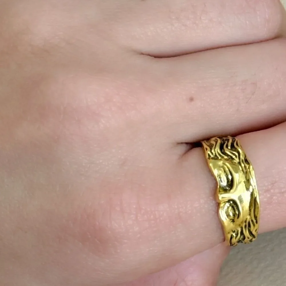 Vintage figure ring M937